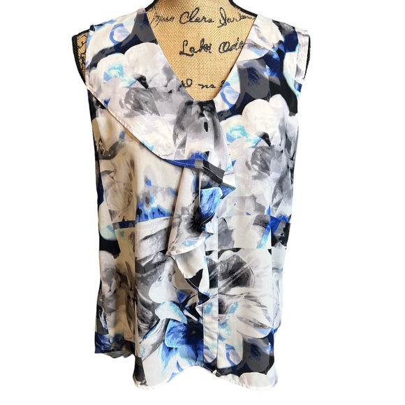 White House Black Market Tops - White House Black Market White Floral Top Blouse sz Large